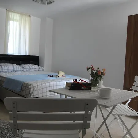 Hotel de apartamente Kuecuek Ev Pansiyon *