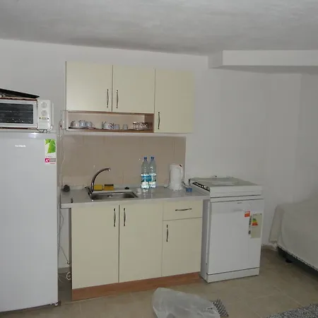 Aparthotel Kuecuek Ev Pansiyon *