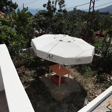Ξενοδοχείο με διαμερίσματα Kuecuek Ev Pansiyon *