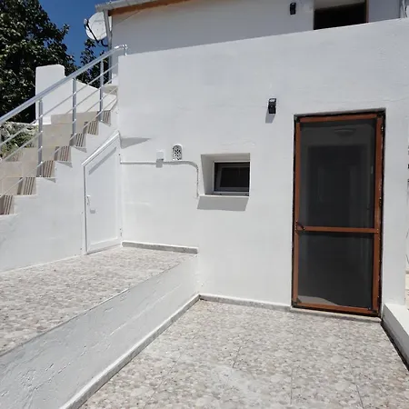 Ξενοδοχείο με διαμερίσματα Kuecuek Ev Pansiyon *